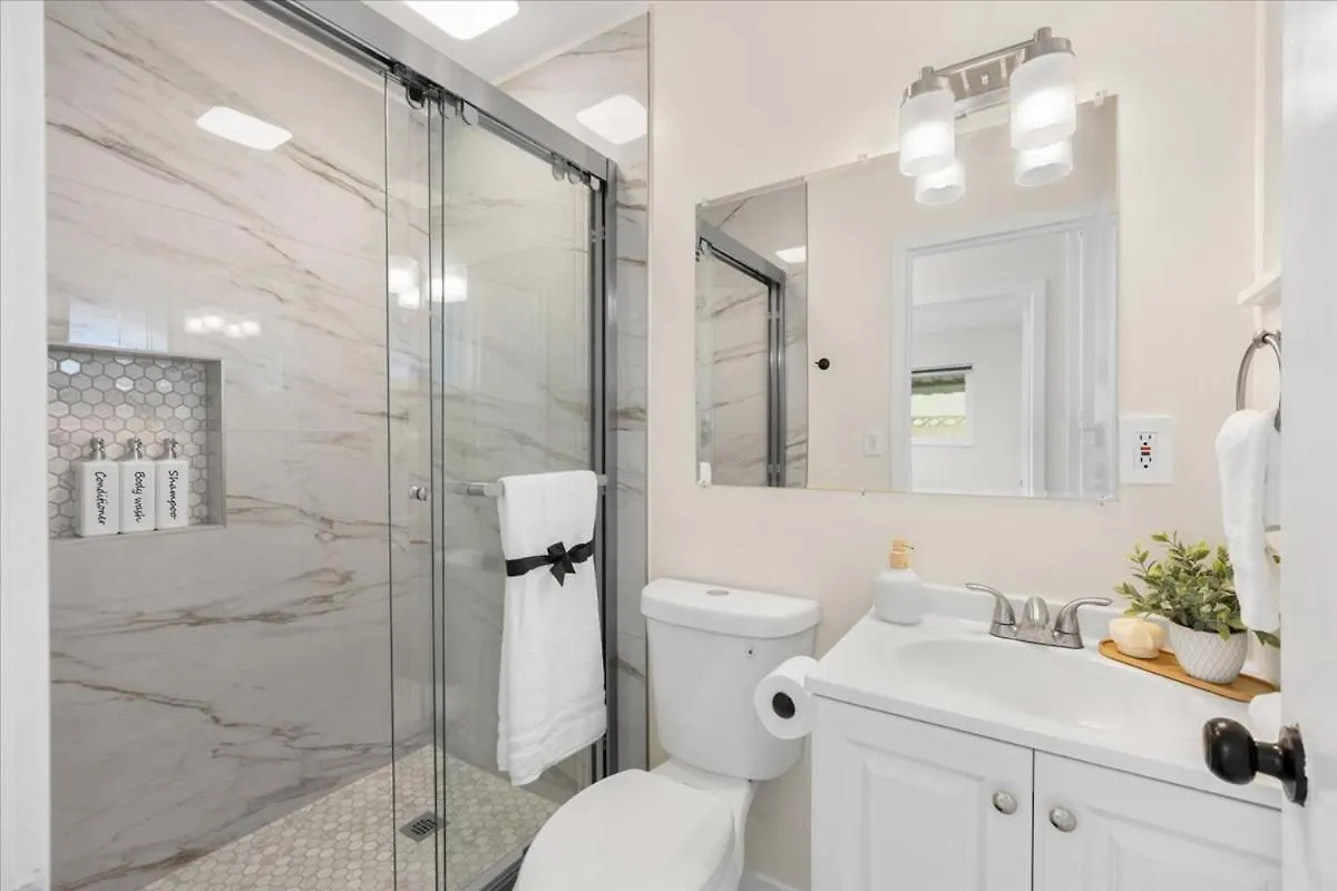 Semesterbostad Luxurious Newly Remodeled 4 Bedroom Home With Large Backyard Near Disneyland Anaheim