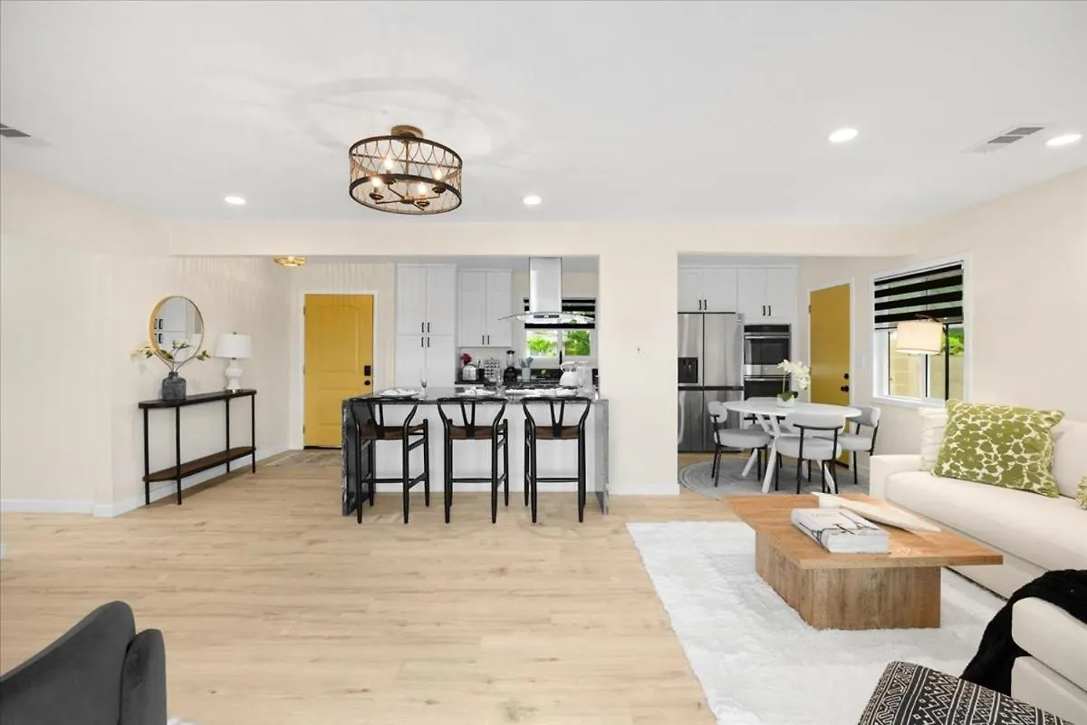 Luxurious Newly Remodeled 4 Bedroom Home With Large Backyard Near Disneyland Anaheim USA