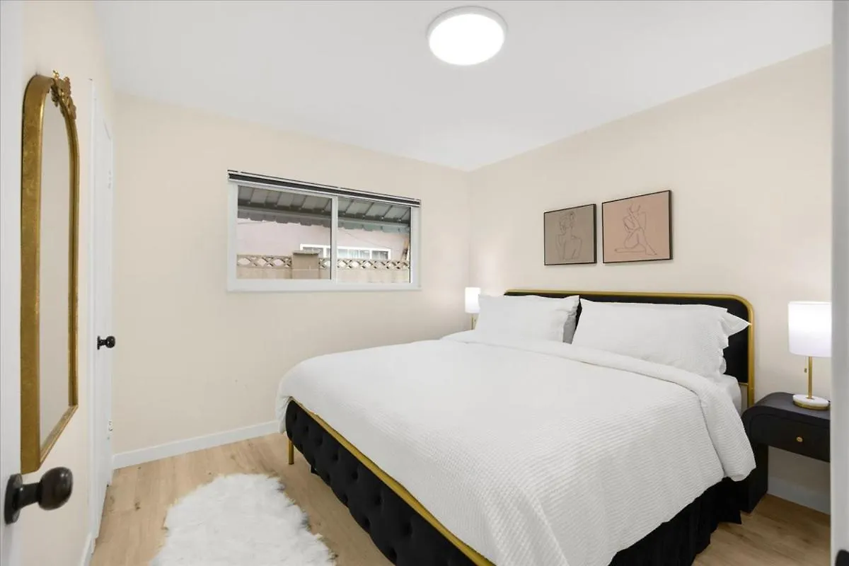 Semesterbostad Luxurious Newly Remodeled 4 Bedroom Home With Large Backyard Near Disneyland Anaheim USA