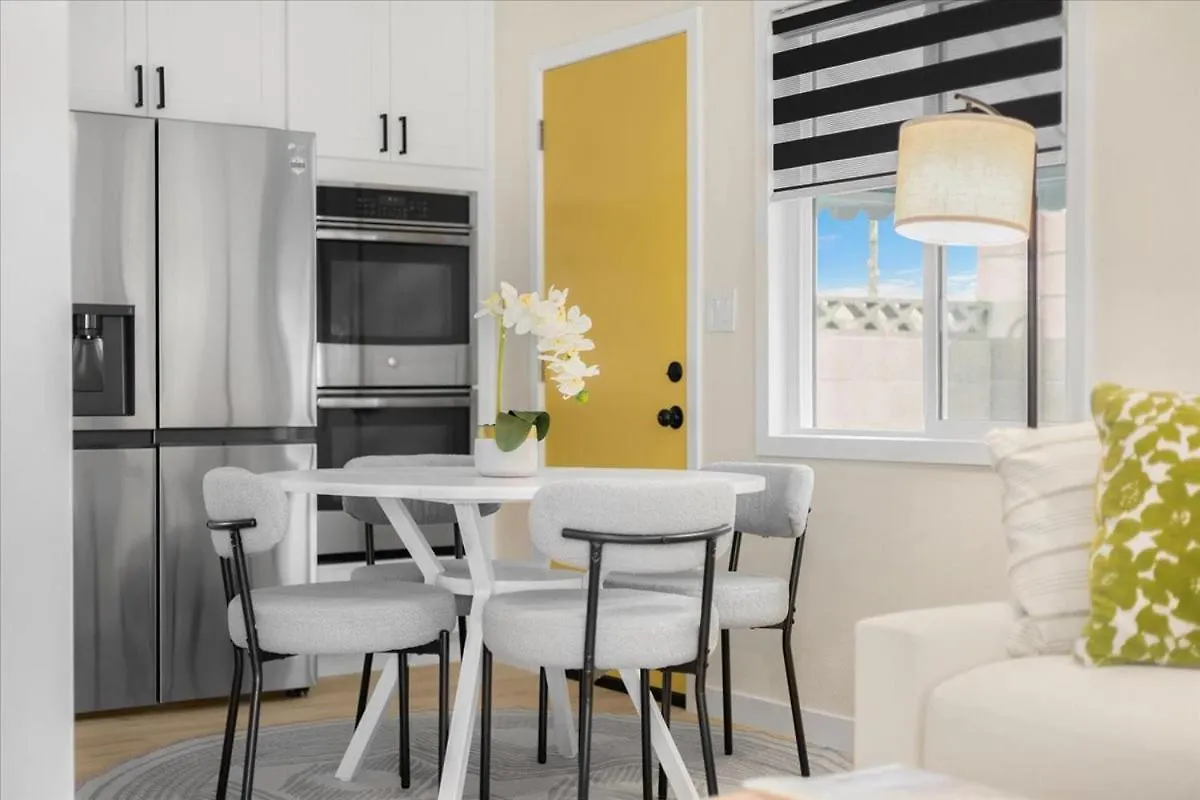 Luxurious Newly Remodeled 4 Bedroom Home With Large Backyard Near Disneyland Anaheim Semesterbostad