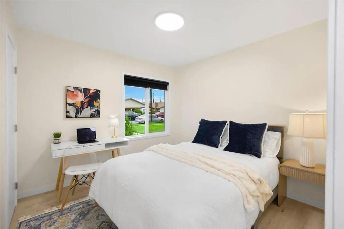 Semesterbostad Luxurious Newly Remodeled 4 Bedroom Home With Large Backyard Near Disneyland Anaheim USA