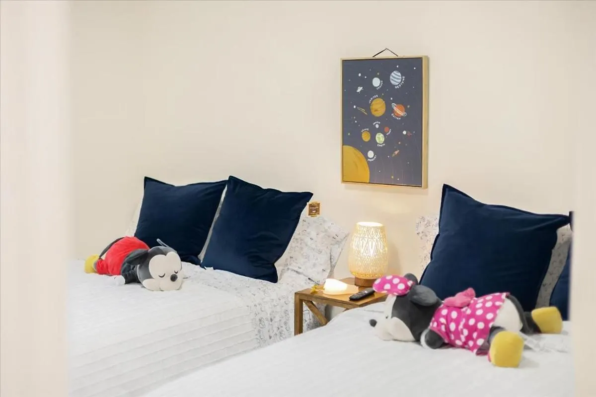 Luxurious Newly Remodeled 4 Bedroom Home With Large Backyard Near Disneyland Anaheim 0*,